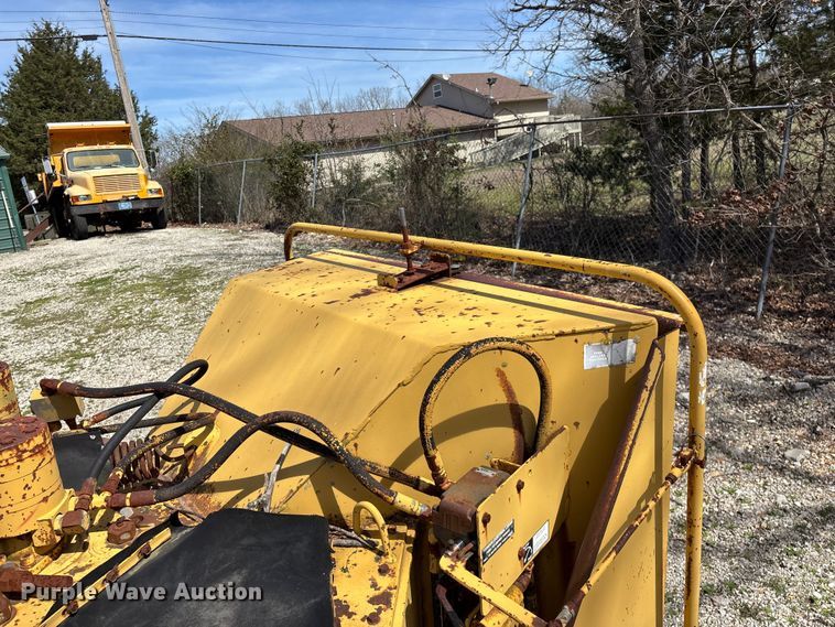 image for item EO4071 Vermeer 1250 wood chipper