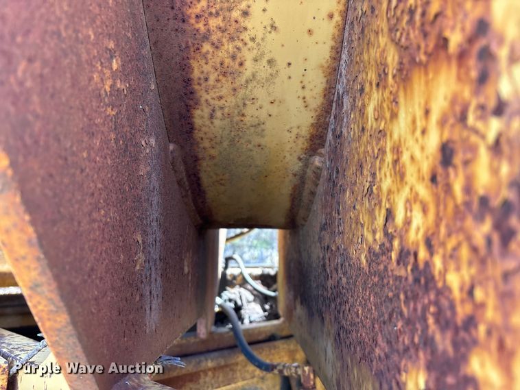 image for item EO4071 Vermeer 1250 wood chipper