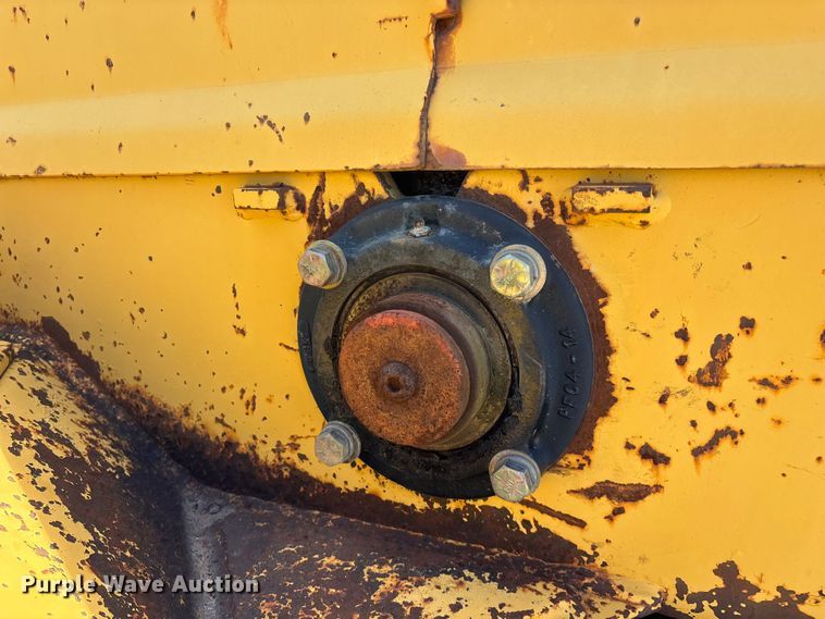 image for item EO4071 Vermeer 1250 wood chipper