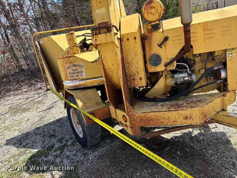 image for item EO4071 Vermeer 1250 wood chipper