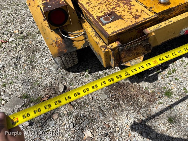 image for item EO4071 Vermeer 1250 wood chipper