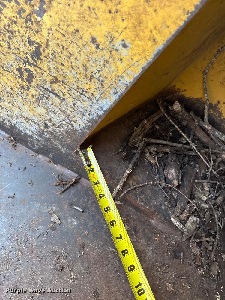 image for item EO4071 Vermeer 1250 wood chipper