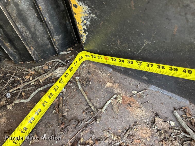 image for item EO4071 Vermeer 1250 wood chipper