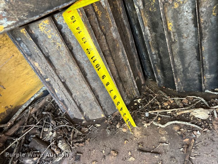 image for item EO4071 Vermeer 1250 wood chipper