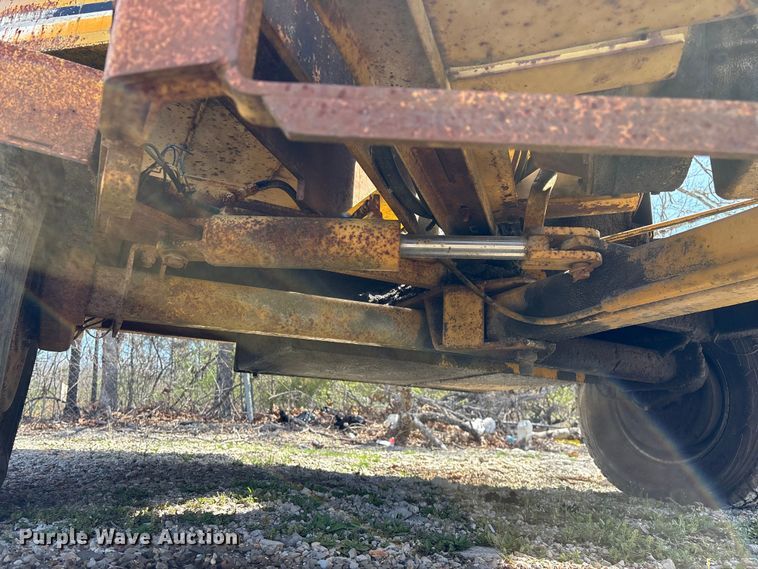 image for item EO4071 Vermeer 1250 wood chipper