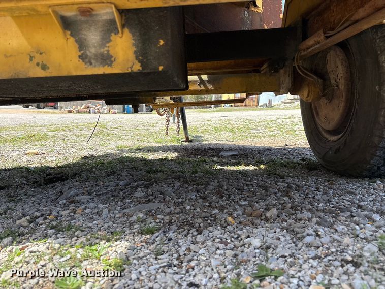 image for item EO4071 Vermeer 1250 wood chipper