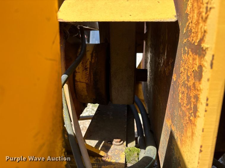 image for item EO4071 Vermeer 1250 wood chipper