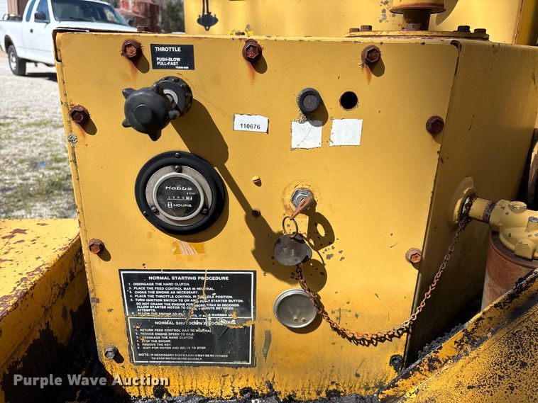 image for item EO4071 Vermeer 1250 wood chipper