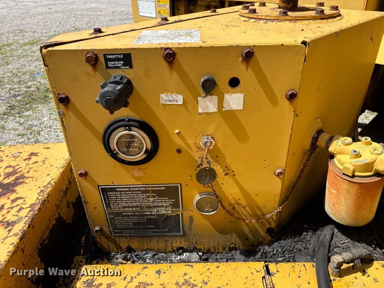 image for item EO4071 Vermeer 1250 wood chipper