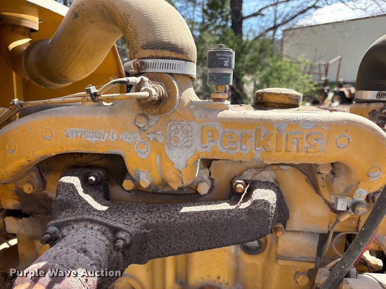 image for item EO4071 Vermeer 1250 wood chipper