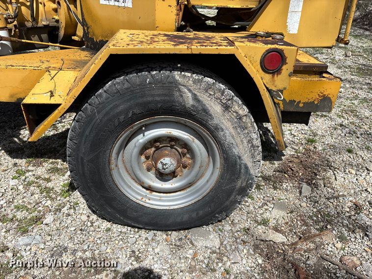 image for item EO4071 Vermeer 1250 wood chipper