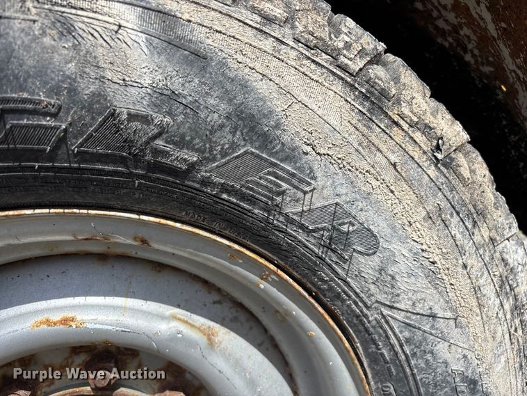 image for item EO4071 Vermeer 1250 wood chipper