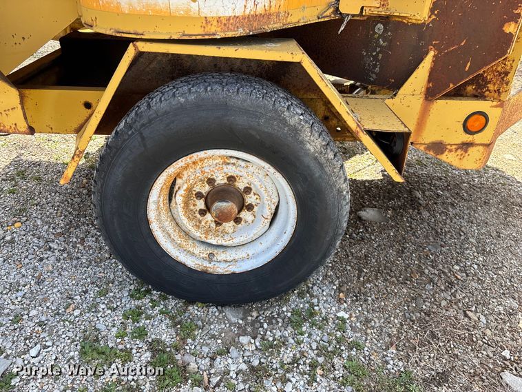 image for item EO4071 Vermeer 1250 wood chipper