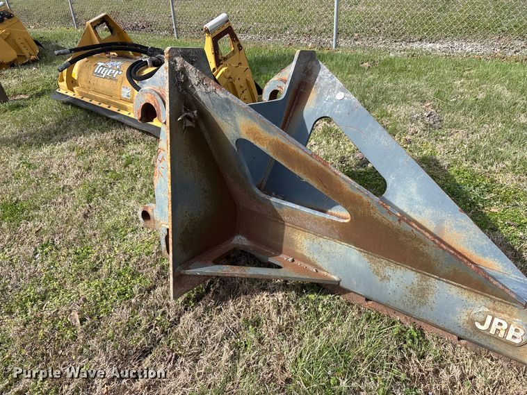 image for item EO4079 JRB Attachments LLC 624J extendable boom