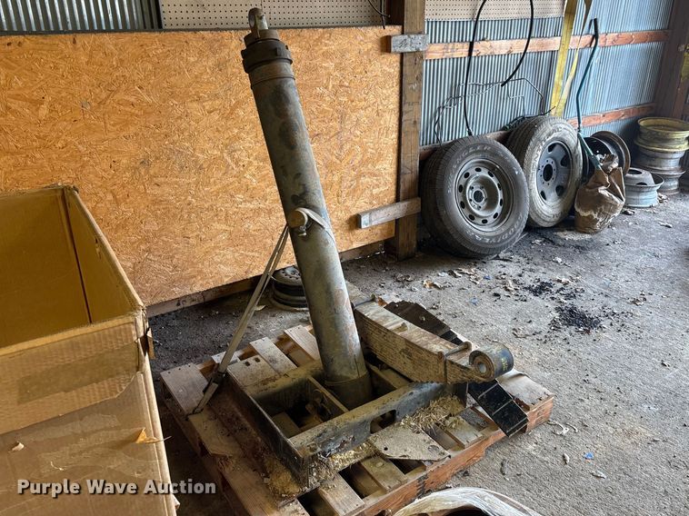 image for item EO4081 Dump truck ram and truck springs