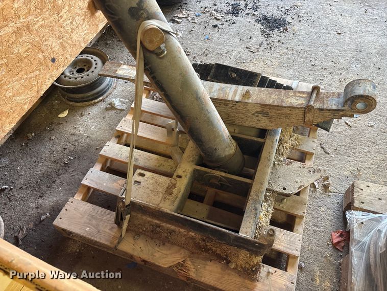 image for item EO4081 Dump truck ram and truck springs