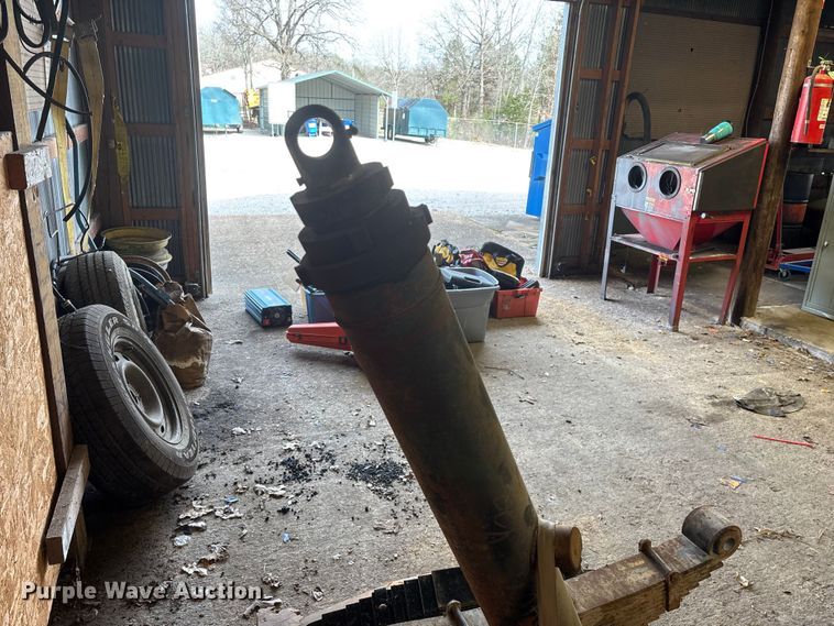 image for item EO4081 Dump truck ram and truck springs