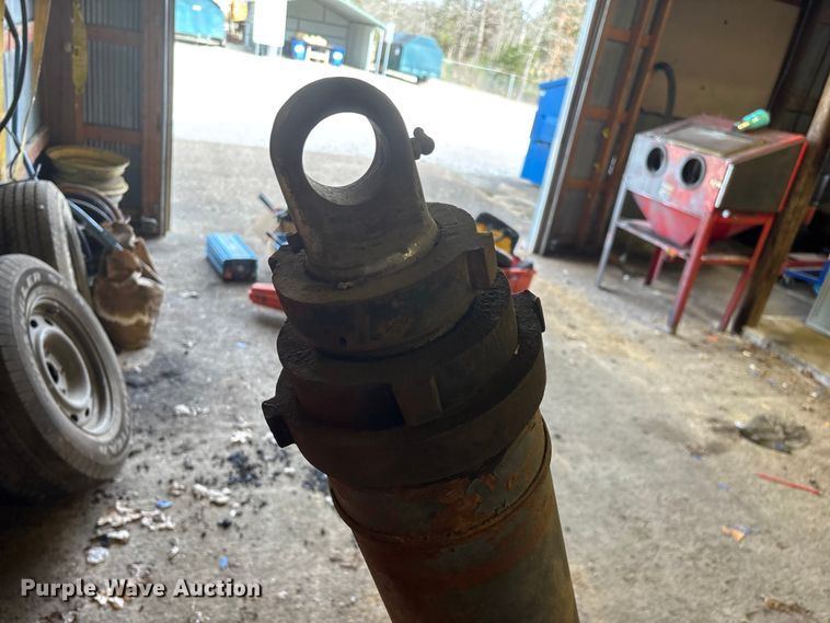 image for item EO4081 Dump truck ram and truck springs