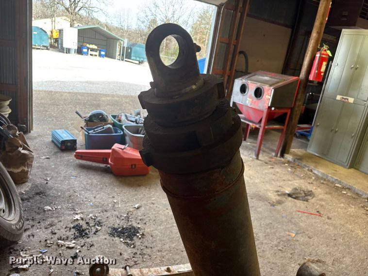 image for item EO4081 Dump truck ram and truck springs