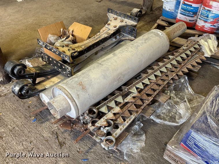 image for item EO4083 Truck and sickle mower parts