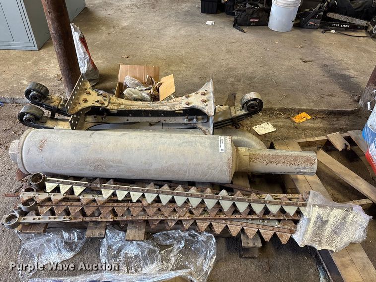 image for item EO4083 Truck and sickle mower parts