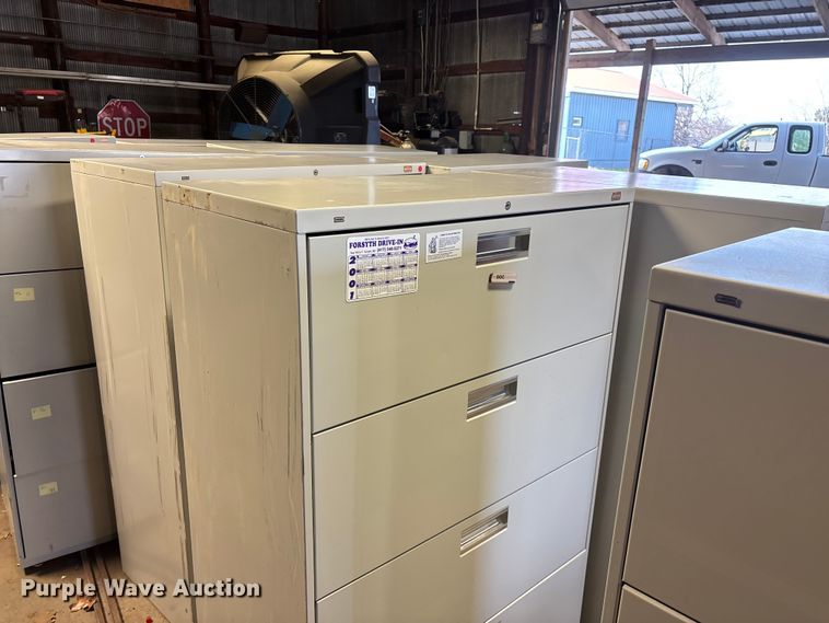 image for item EO4087 (9) metal cabinets