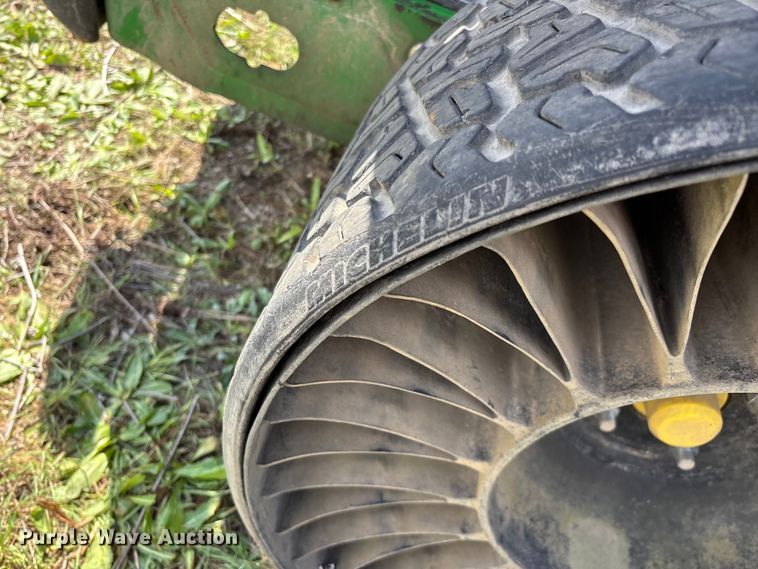 image for item EO4101 2018 John Deere Z960M ZTR lawn mower