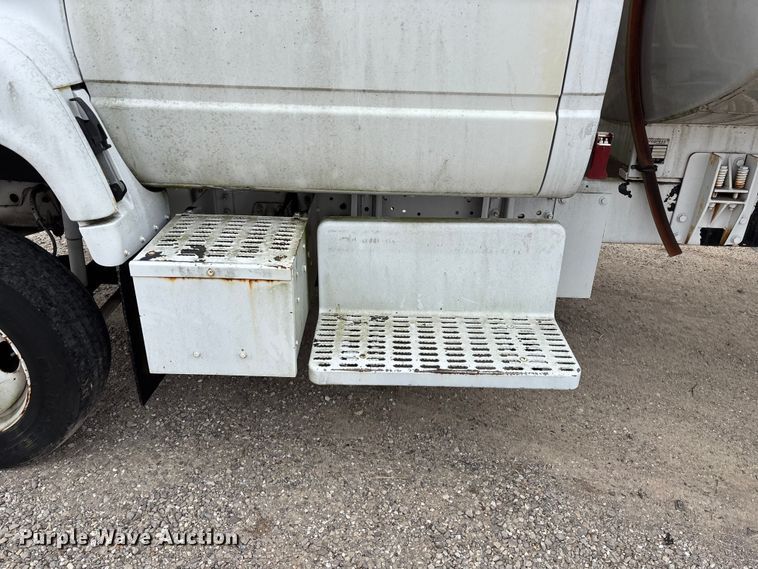 image for item EO4104 1992 GMC TopKick LoPro fuel truck