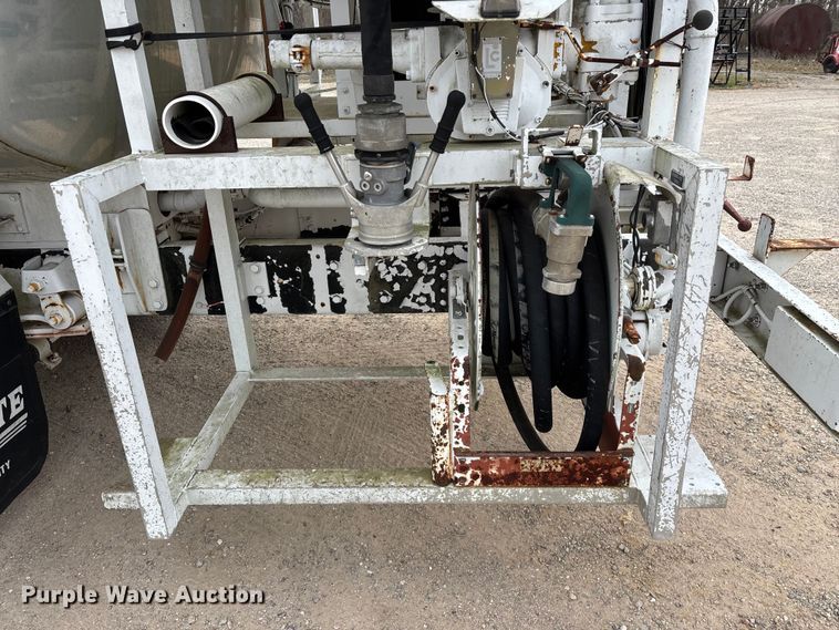 image for item EO4104 1992 GMC TopKick LoPro fuel truck