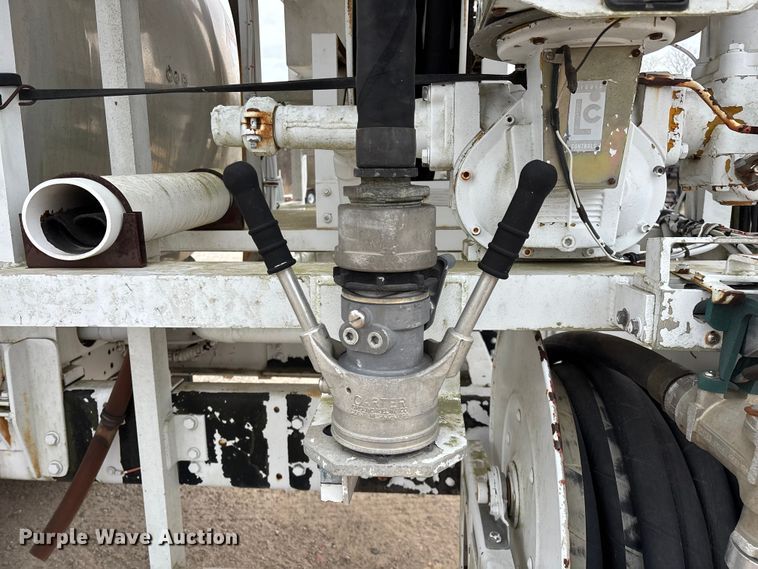 image for item EO4104 1992 GMC TopKick LoPro fuel truck