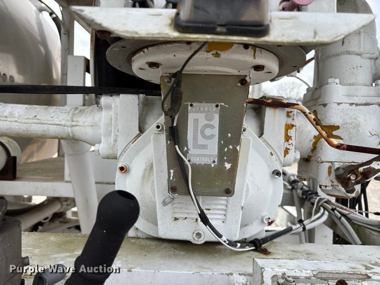 image for item EO4104 1992 GMC TopKick LoPro fuel truck