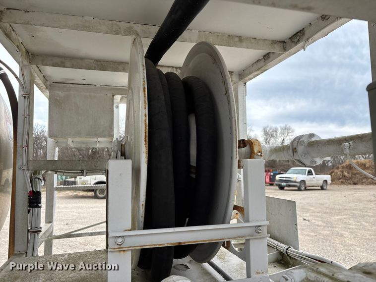 image for item EO4104 1992 GMC TopKick LoPro fuel truck