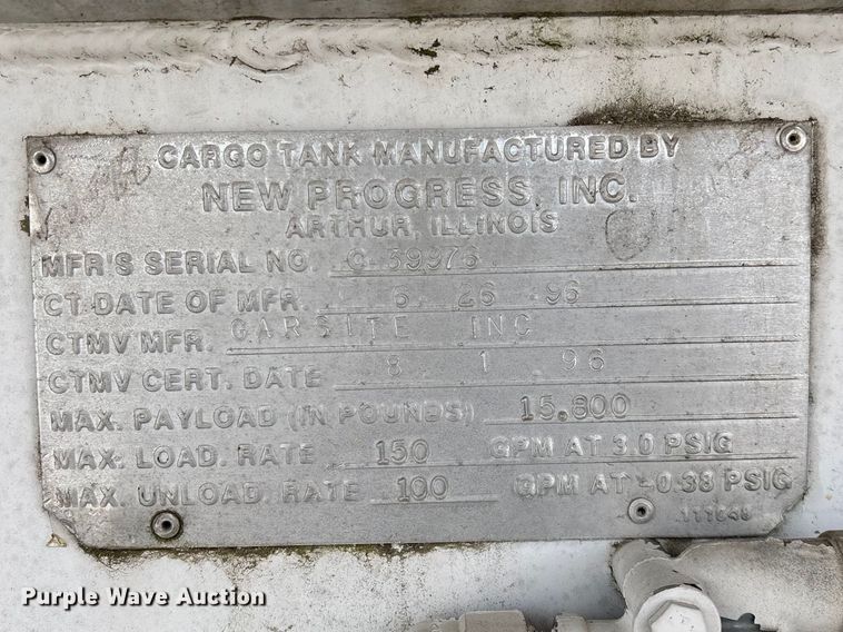 image for item EO4104 1992 GMC TopKick LoPro fuel truck