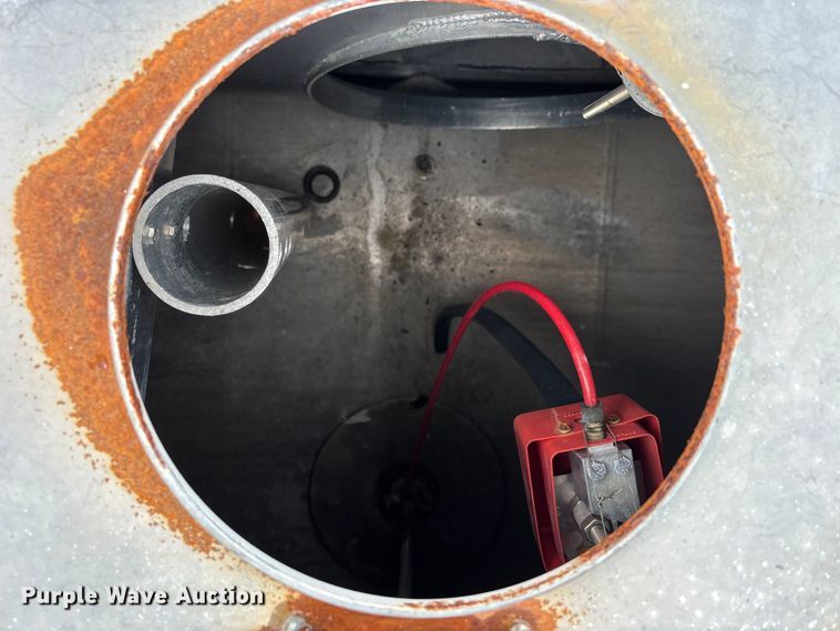 image for item EO4104 1992 GMC TopKick LoPro fuel truck