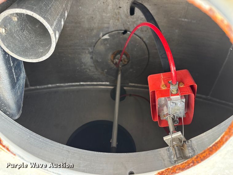 image for item EO4104 1992 GMC TopKick LoPro fuel truck