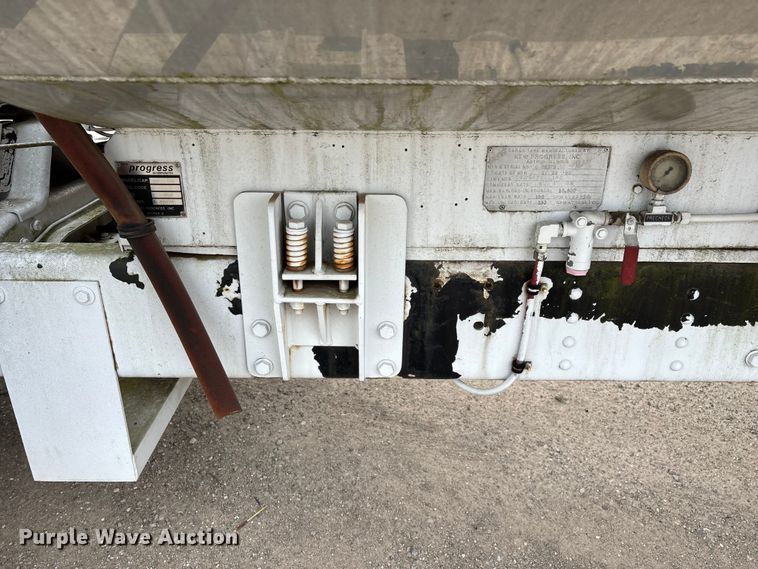 image for item EO4104 1992 GMC TopKick LoPro fuel truck