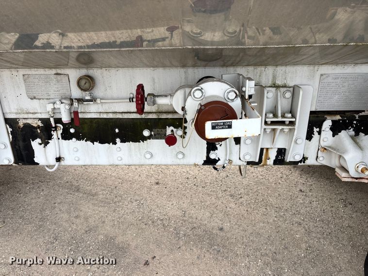 image for item EO4104 1992 GMC TopKick LoPro fuel truck