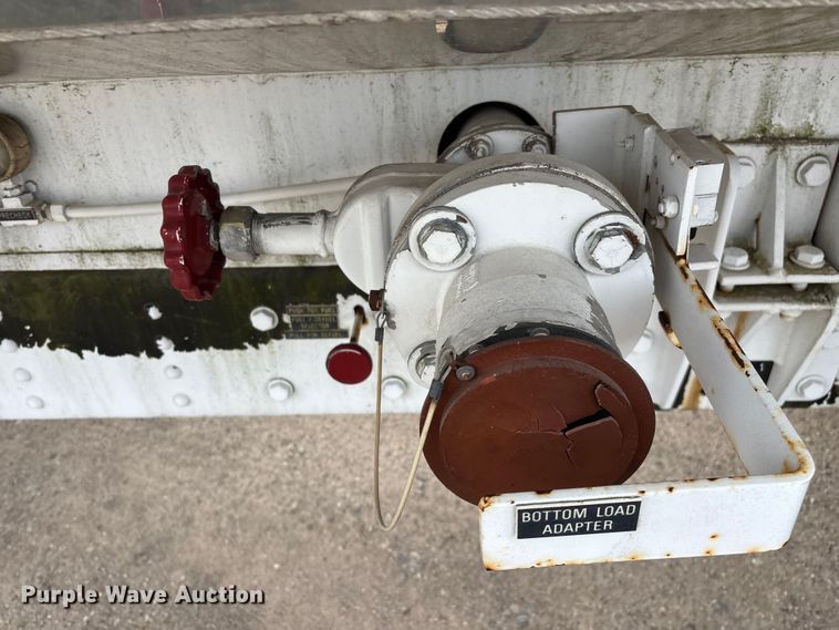 image for item EO4104 1992 GMC TopKick LoPro fuel truck