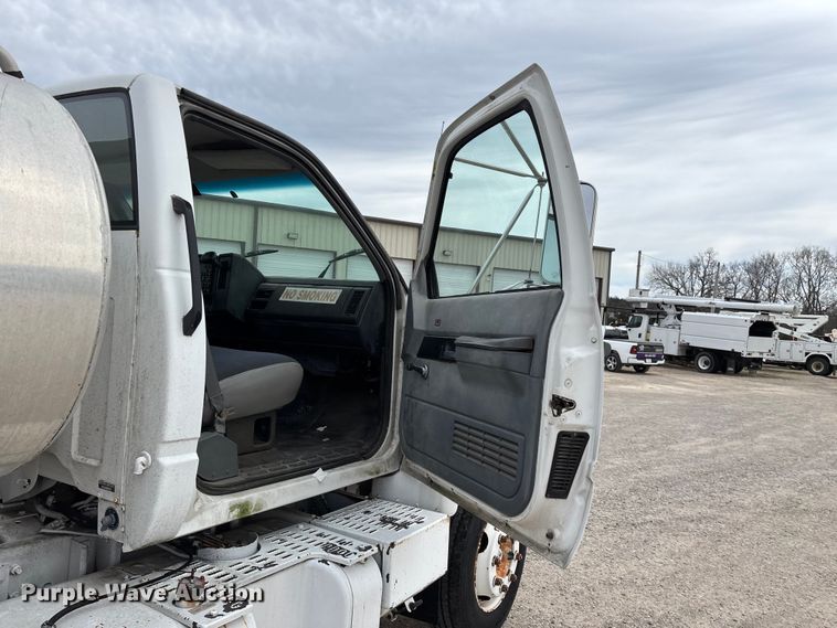 image for item EO4104 1992 GMC TopKick LoPro fuel truck