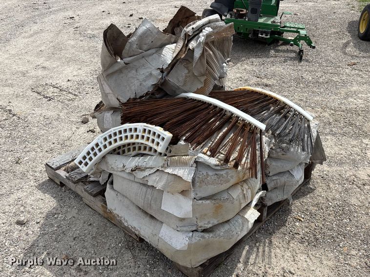 image for item EO4105 Gutter broom brushes