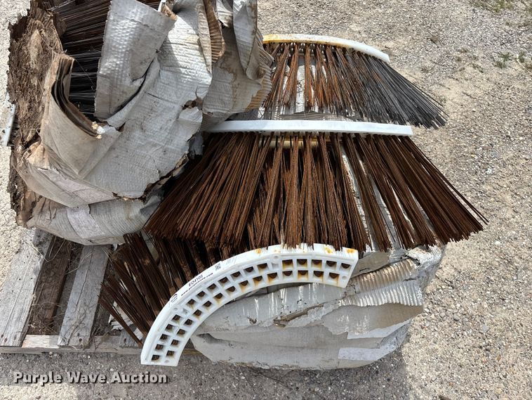 image for item EO4105 Gutter broom brushes