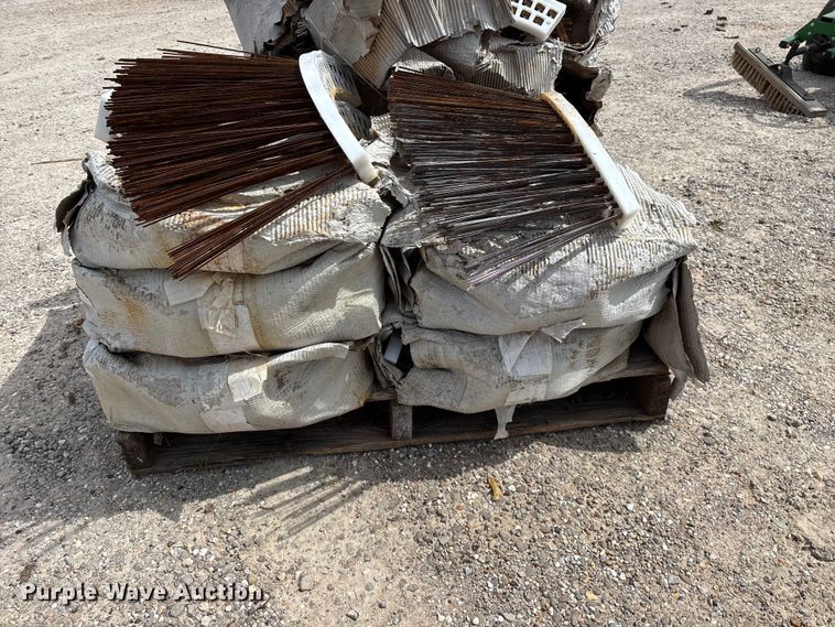 image for item EO4105 Gutter broom brushes