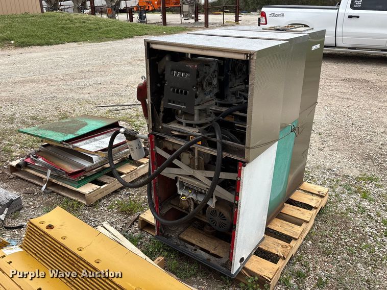 image for item EO4133 (3) Bennett 3913 fuel pumps