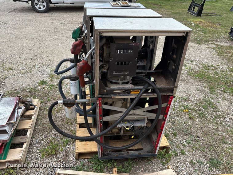 image for item EO4133 (3) Bennett 3913 fuel pumps