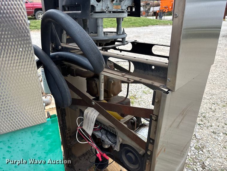 image for item EO4133 (3) Bennett 3913 fuel pumps