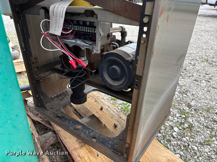 image for item EO4133 (3) Bennett 3913 fuel pumps