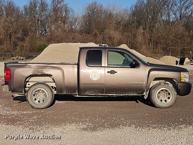 image for item EO7166 2007 Chevrolet Silverado 1500 Ext. Cab pickup truck