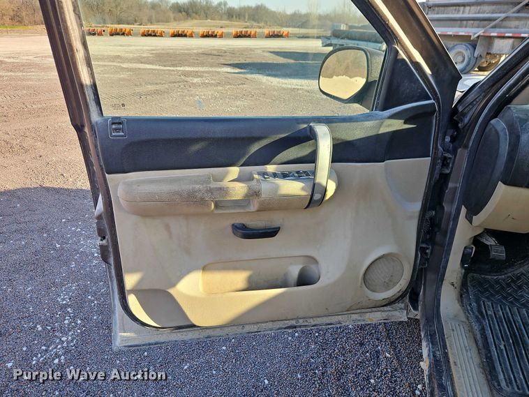 image for item EO7166 2007 Chevrolet Silverado 1500 Ext. Cab pickup truck