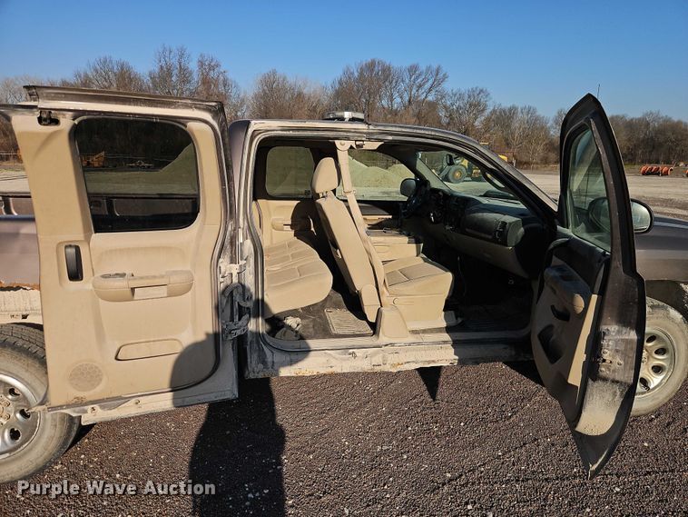 image for item EO7166 2007 Chevrolet Silverado 1500 Ext. Cab pickup truck
