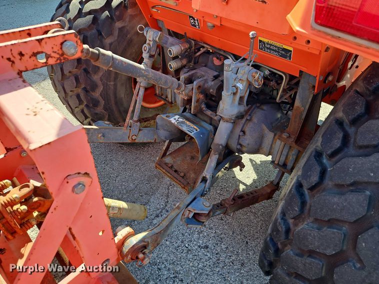 image for item EO7185 Kubota M5700 MFWD tractor